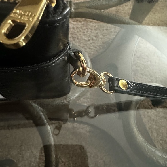 Badgley Mischka ❤️ Vintage Black Distressed Leather Wristlet/Clutch. Pre❤️Loved. - Picture 6 of 9
